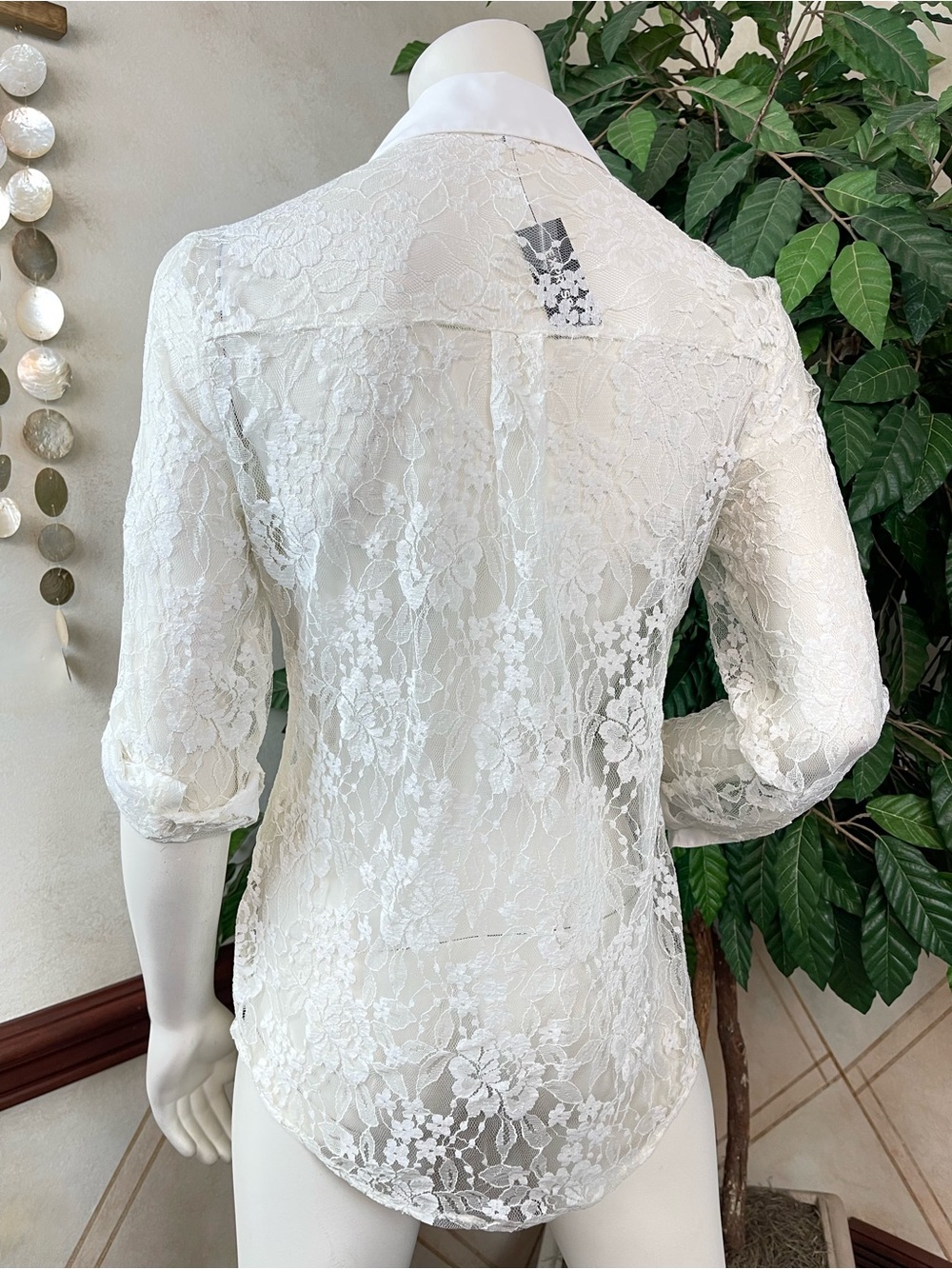 EXPRESS ECRU LACE PORTOFINO ROLL SLEEVE SHIRT - Picture 4 of 11